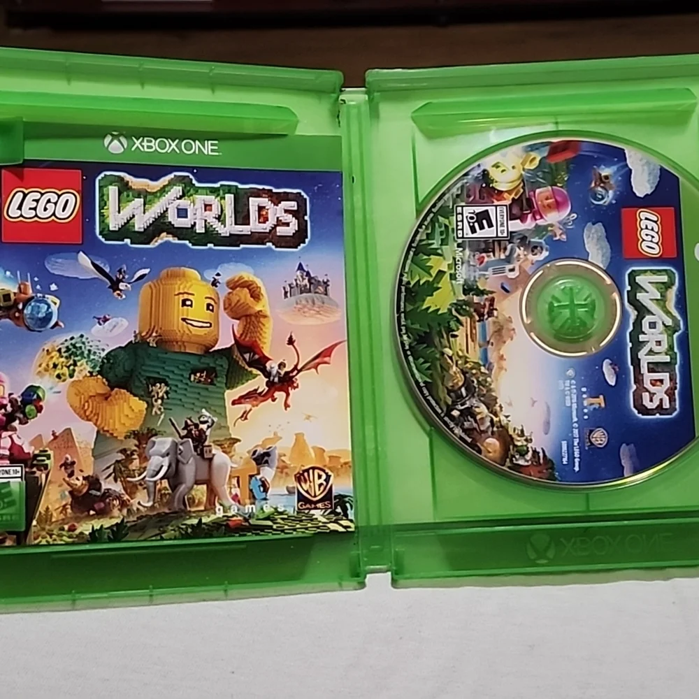 Microsoft Xbox One LEGO Worlds Game - Green Case - Picture 4 of 4